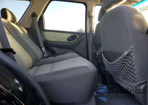 2004 Ford Escape Xlt z USA, uszkodzony, nr VIN 1FMCU93184DA12594